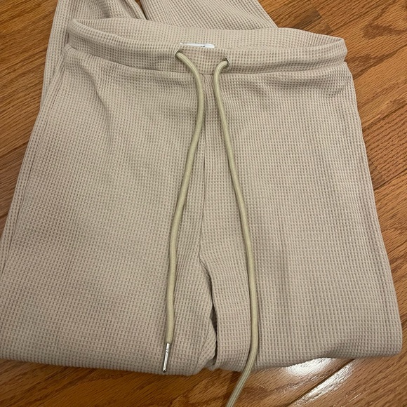 Size 4 Joggers! Nude color. Waffle material - Picture 3 of 4